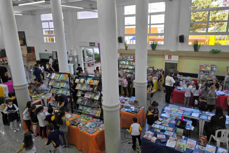 Feira do Livro do Colégio Madre Imilda recebe autores nacionais