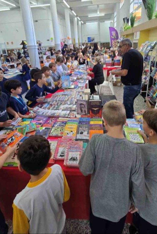 Feira do Livro do Colégio Madre Imilda recebe autores nacionais