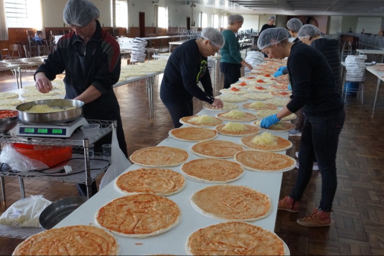 Projeto Mão Amiga realiza sexta edição da Noite das Pizzas em benefício da educação infantil