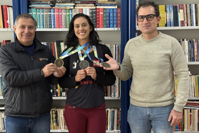 Atleta patrocinada pelo Sindiserv vence Torneio internacional de vôlei master