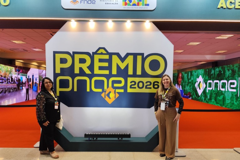 Merendeira de escola municipal de Caxias recebe prêmio em Brasília