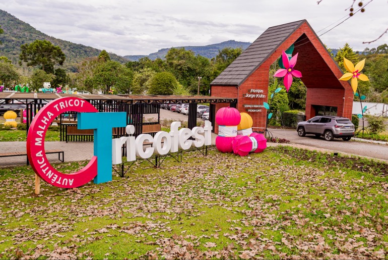 Tricofest encanta visitantes e transforma Picada Café em destino de compras e lazer