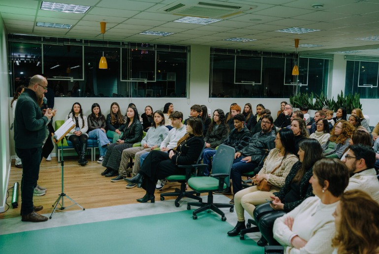 Programa Vira-Chave da Sicredi Pioneira forma 19 estudantes em Caxias do Sul