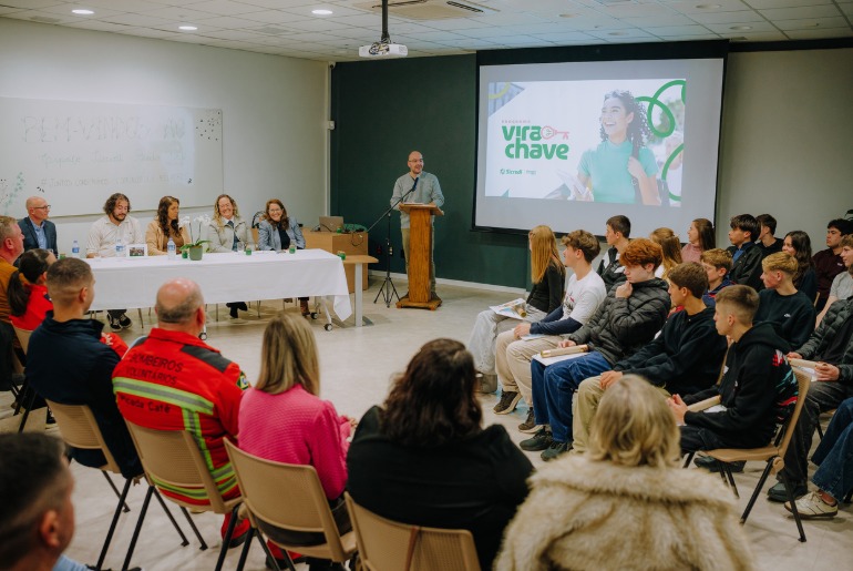 Programa Vira-Chave da Sicredi Pioneira forma 19 estudantes em Caxias do Sul