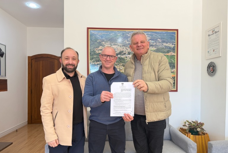 Prefeitura de Nova Petrópolis e Associação Tchon Ji firmam parceria para a realização da Magia do Natal 2026