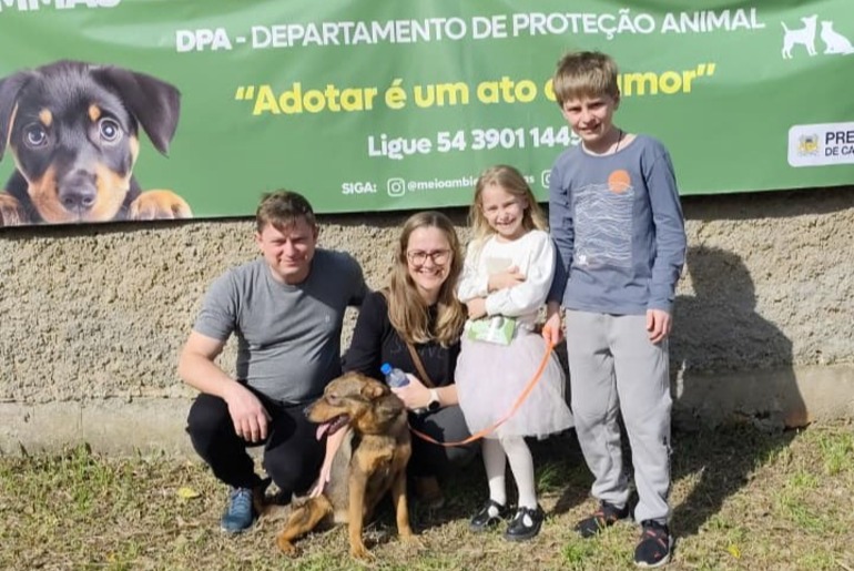 Feira de Adoção garante novo lar para animais do canil municipal