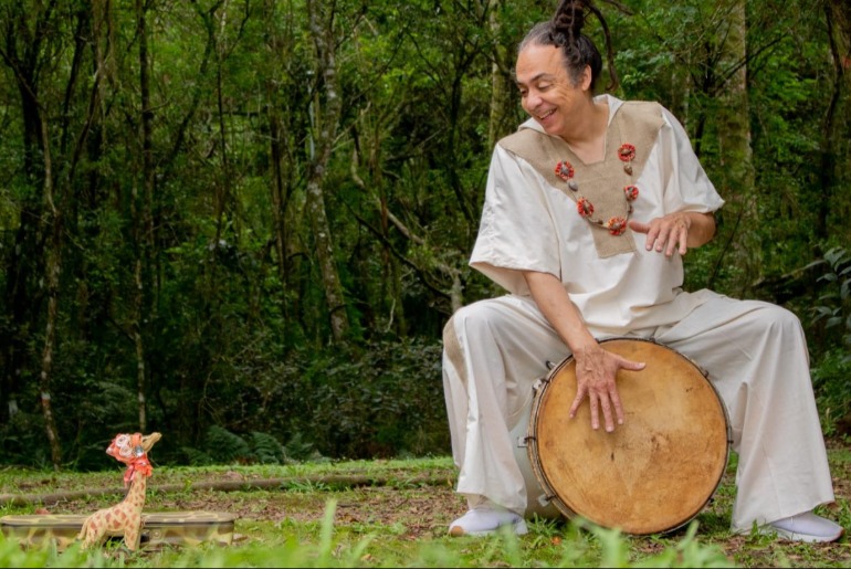 Matinê Sesc traz contação de histórias com música e cultura afro-gaúcha em Caxias do Sul