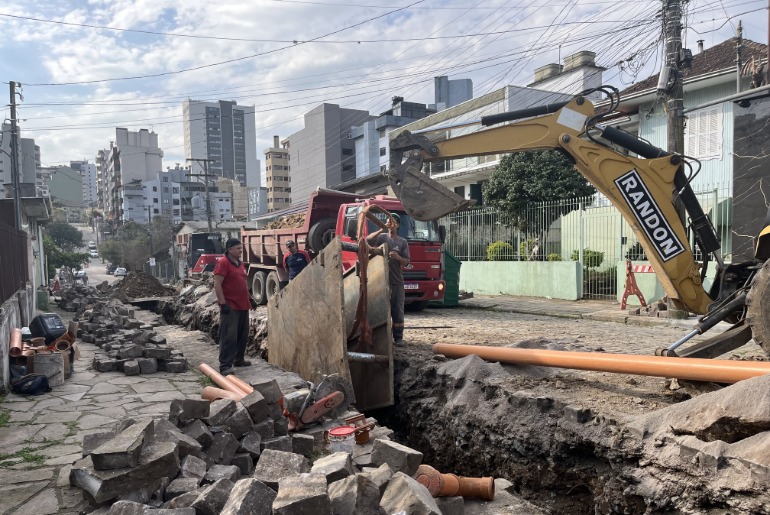 Samae mantém frentes de obras de água e esgoto em 14 regiões de Caxias do Sul