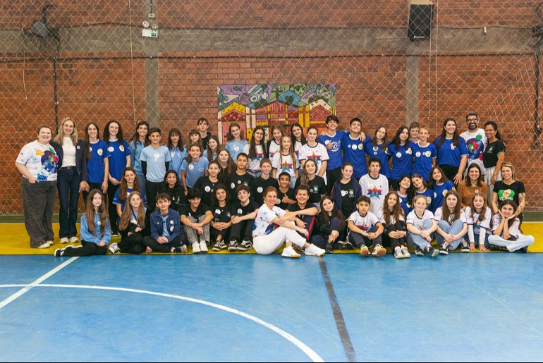 Jovens aprendem cooperativismo na prática