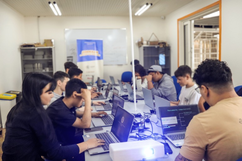 Programa gratuito de empreendedorismo e inovação tem 30 vagas abertas para jovens 