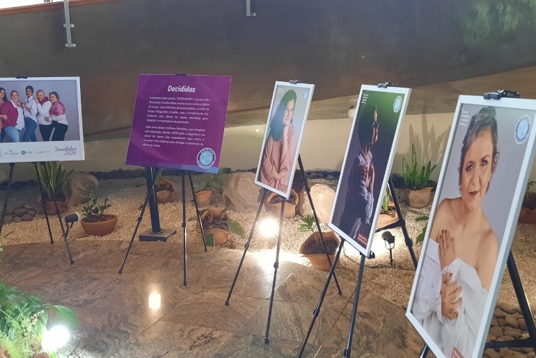 Aapecan abre Outubro Rosa com desfile das Decididas