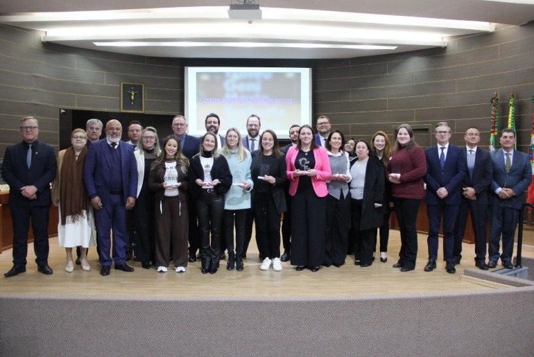 Câmara de Farroupilha homenageia sete escolas por destaque no Ideb