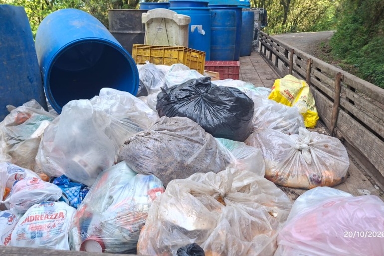 Caxias Mais Limpa identifica descarte irregular e aplica multa de R$ 2,4 mil