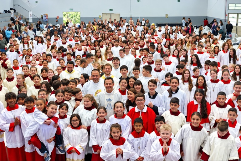 Encontro diocesano reúne mais de 450 coroinhas e acólitos em Caxias do Sul